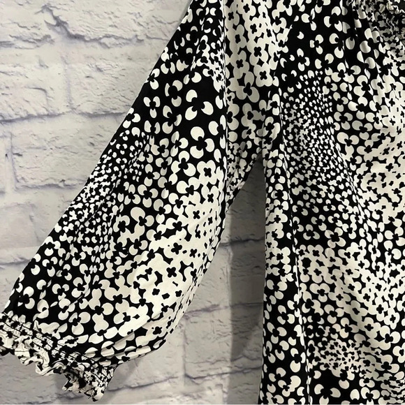 Talbots Abstract Clover Black White Peasant Blouse - Picture 4 of 8